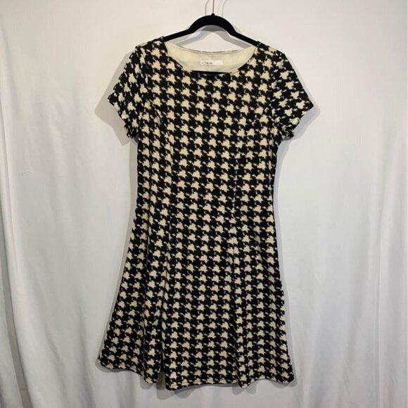 Cleo woman’s size 10 hounds tooth dress. A line/short sleeve/knee length… - Picture 1 of 7